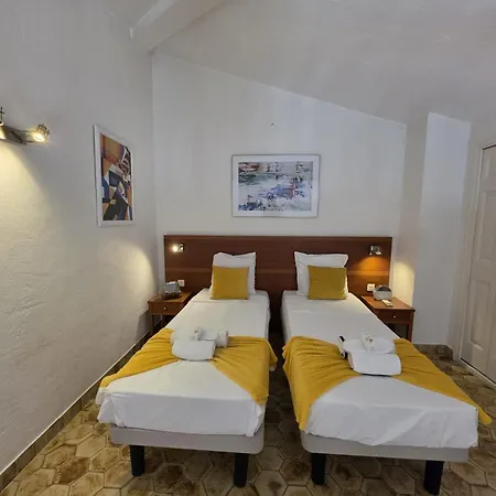 Les De Robinson 18 Standing Presta Apartment *